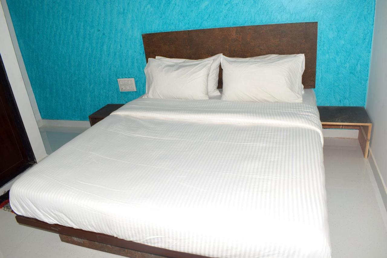 Hotel Peradiot Ahmedabad Buitenkant foto