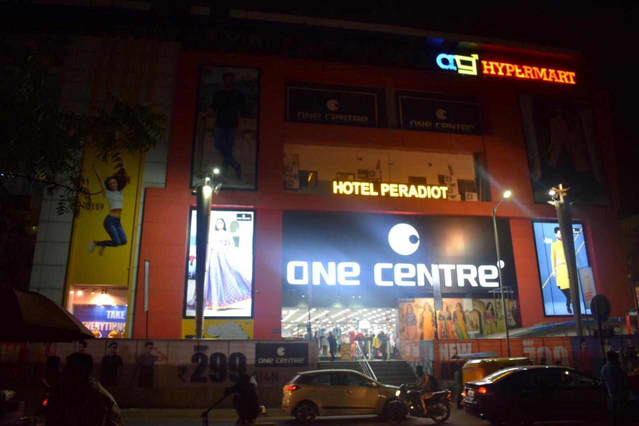 Hotel Peradiot Ahmedabad Buitenkant foto