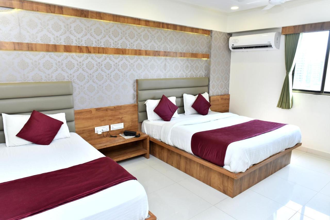 Hotel Peradiot Ahmedabad Buitenkant foto
