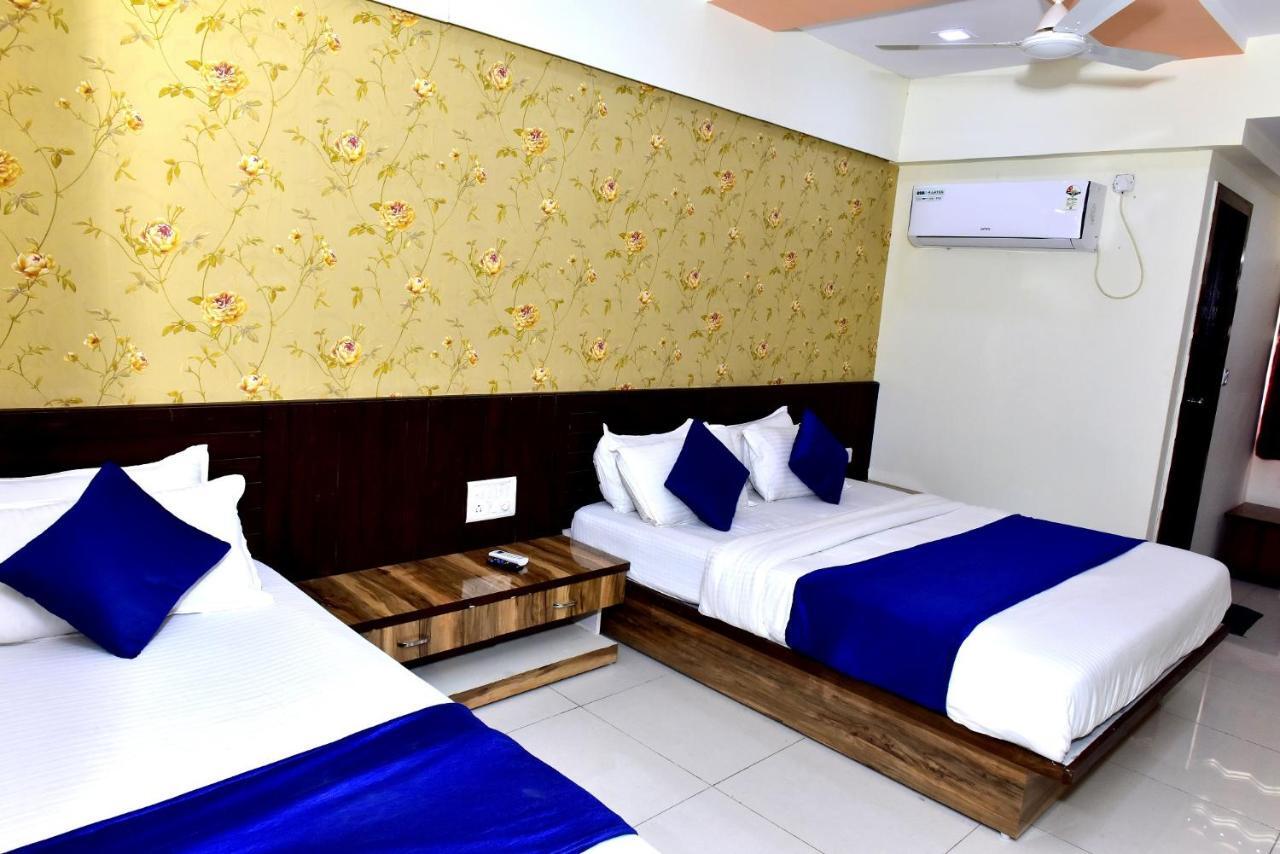 Hotel Peradiot Ahmedabad Buitenkant foto